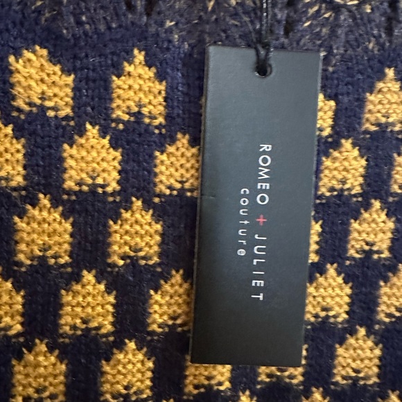 Romeo + Juliet Couture Sweater Dress - Picture 4 of 5